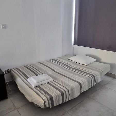 Sea Anemone Apartments Paphos Ngoại thất bức ảnh