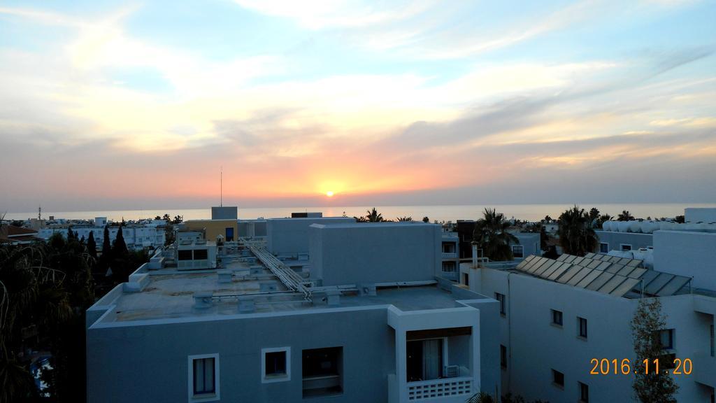 Sea Anemone Apartments Paphos Ngoại thất bức ảnh